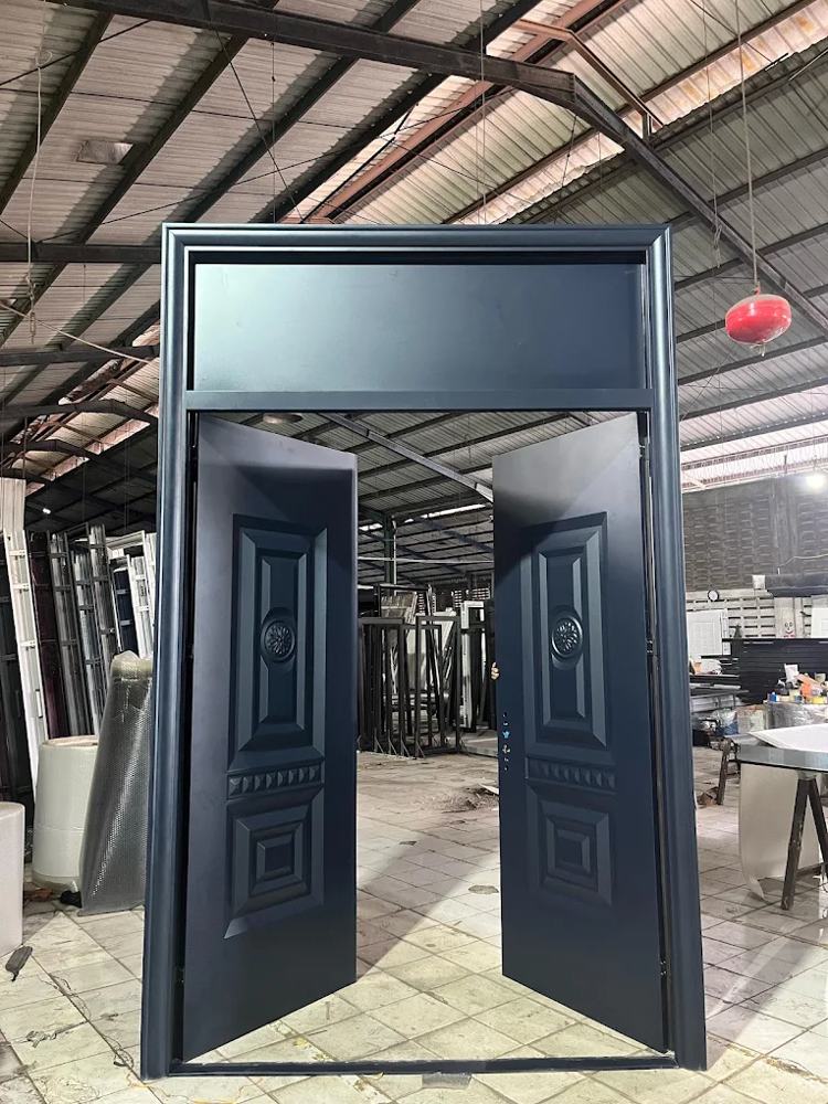Contoh pintu custom MULTIDOOR: Pintu 2 daun hitam + bovenlight