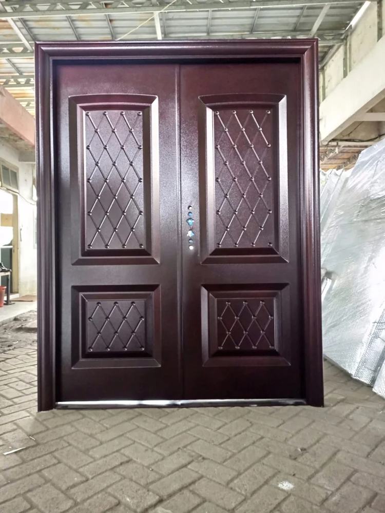 Contoh pintu custom MULTIDOOR: Pintu 2 daun warna maroon