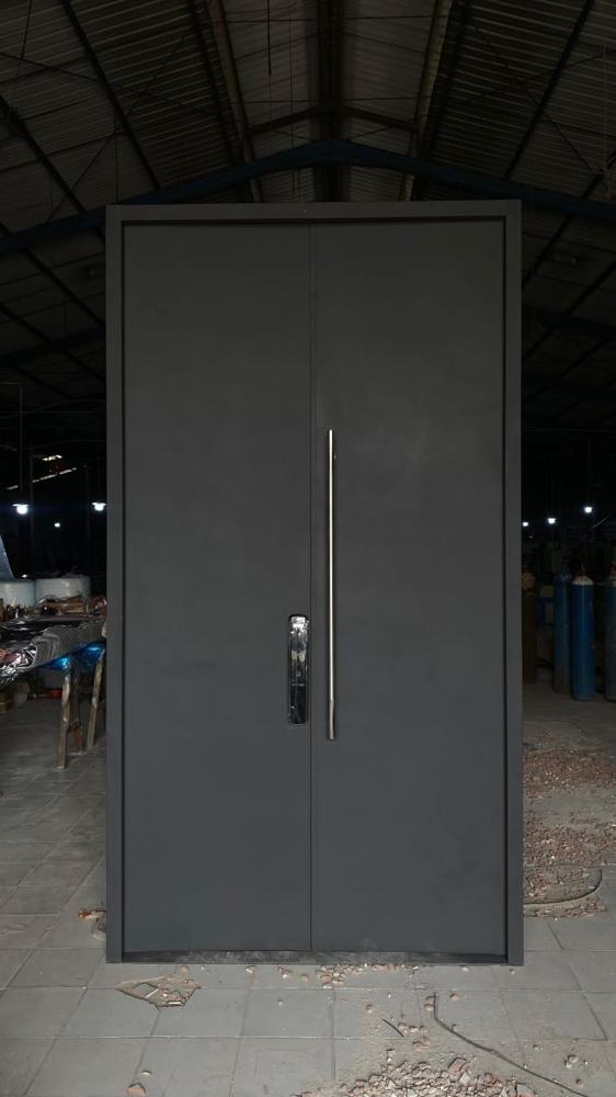 Contoh pintu custom MULTIDOOR: Pintu 1 daun hitam polos