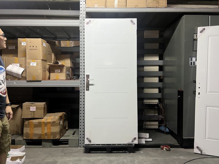 Foto asli pintu MB-03 · White