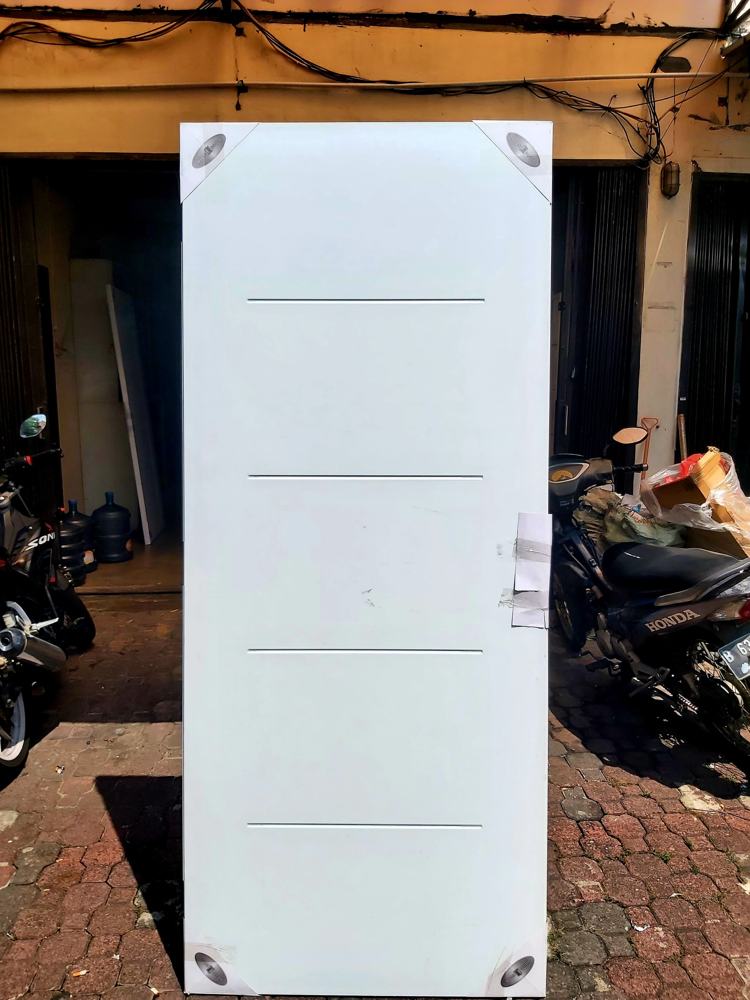 Foto asli pintu MB-03 · White