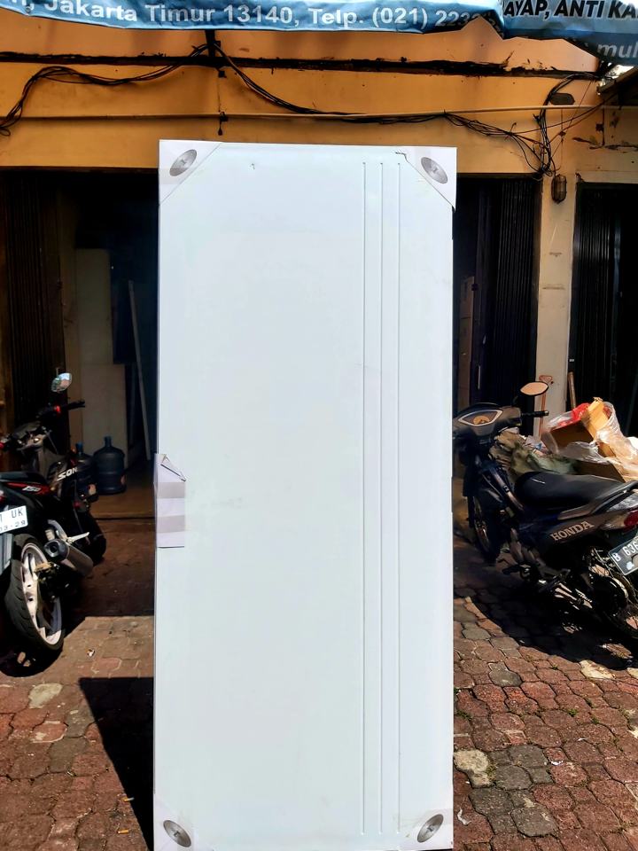 Foto asli pintu MB-04 · White
