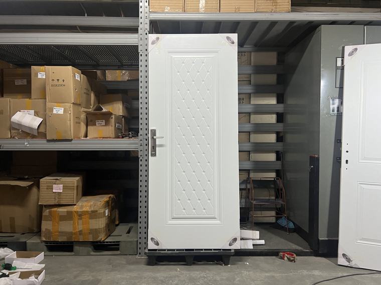 Foto asli pintu MB-05 · White