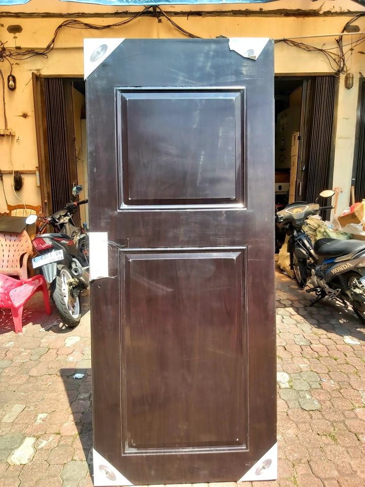 Foto asli pintu MB-06 · Black Walnut