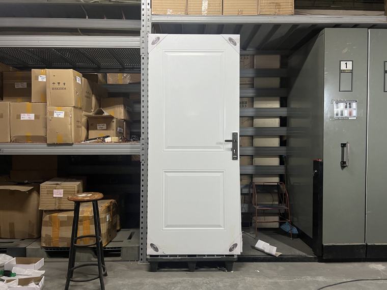 Foto asli pintu MB-06 · White